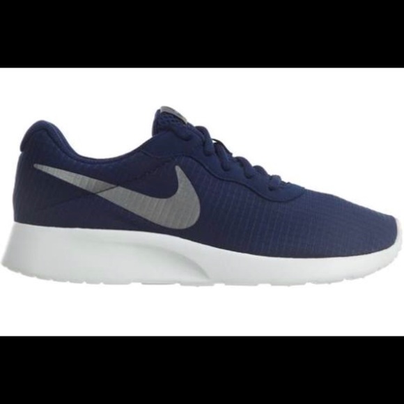 nike tanjun navy blue sneakers